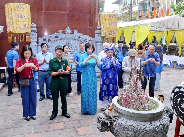 PHƯỜNG BẠCH MAI TỔ CHỨC LỄ HỘI TRUYỀN THỐNG

ĐÌNH ĐẠI VÀO NGÀY 15/3 VÀ 16/3 ÂM LỊCH- Ảnh 4.