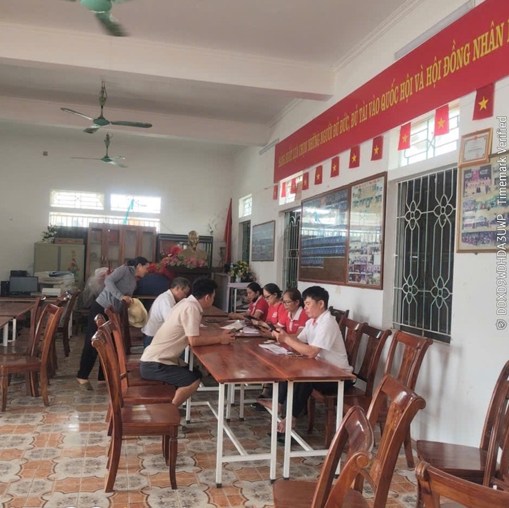 Viettel Hà Nội hỗ trợ người dân xã Phú Nghĩa thực hiện xác thực thông tin thuê bao di động- Ảnh 3.