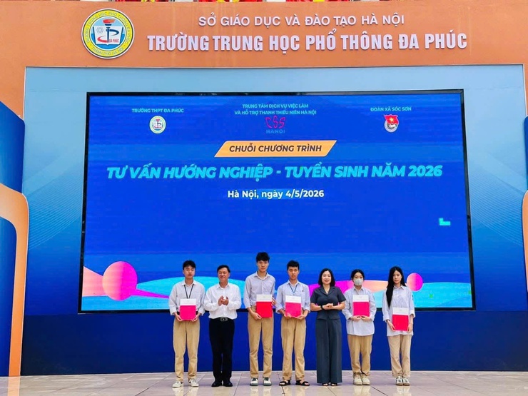 ĐOÀN TNCSHCM XÃ SÓC SƠN PHỐI HỢP VỚI TT DỊCH VỤ VIỆC LÀM VÀ HỖ TRỢ THANH THIẾU NIÊN HÀ NỘI TỔ CHỨC CHƯƠNG TRÌNH TƯ VẤN HƯỚNG NGHIỆP, TUYỂN SINH NĂM 2026 TẠI TRƯỜNG THPT ĐA PHÚC- Ảnh 4.