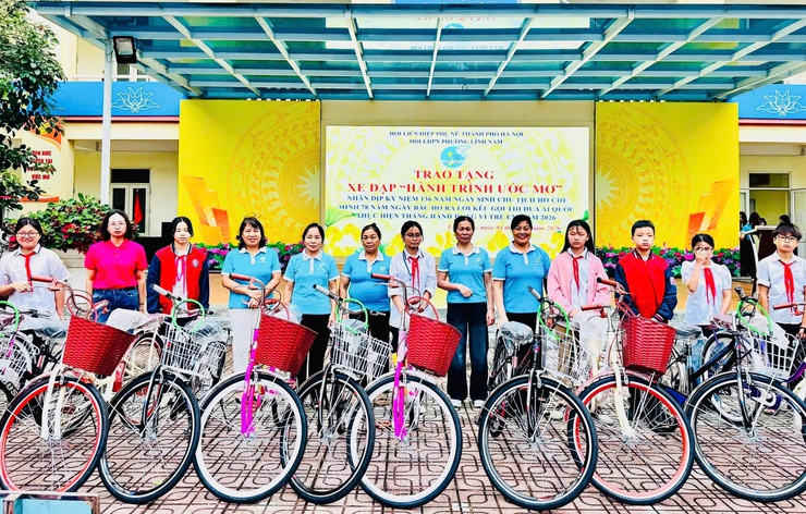 HỘI LHPN PHƯỜNG LĨNH NAM TRAO TẶNG XE ĐẠP “HÀNH TRÌNH ƯỚC MƠ” - DẤU ẤN SỰ CHỈ ĐẠO SÂU SÁT TRONG CÔNG TÁC AN SINH XÃ HỘI- Ảnh 4.