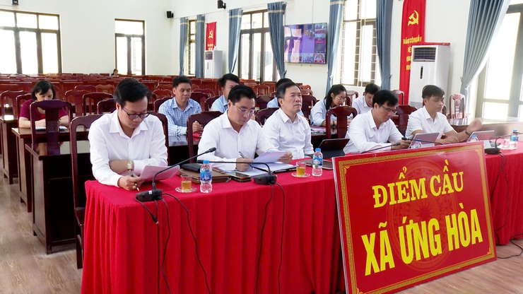 ĐOÀN ĐẠI BIỂU QUỐC HỘI THÀNH PHỐ HÀ NỘI ĐƠN VỊ BẦU CỬ SỐ 8 TIẾP XÚC CỬ TRI SAU KỲ HỌP THỨ NHẤT, QUỐC HỘI KHOÁ XVI- Ảnh 1.