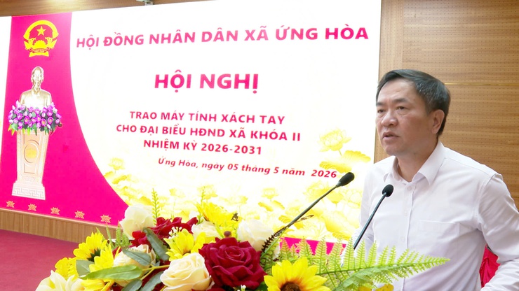 XÃ ỨNG HOÀ TRAO 27 MÁY TÍNH XÁCH TAY CHO ĐẠI BIỂU HĐND XÃ KHOÁ II, NHIỆM KỲ 2026 – 2031.- Ảnh 1.