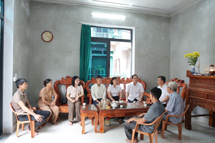 Mặt trận Tổ quốc Việt Nam xã Phú Nghĩa trao hỗ trợ kinh phí xây dựng nhà cho hộ anh Đào Văn Kiên ở thôn Trung Cao 1- Ảnh 1.