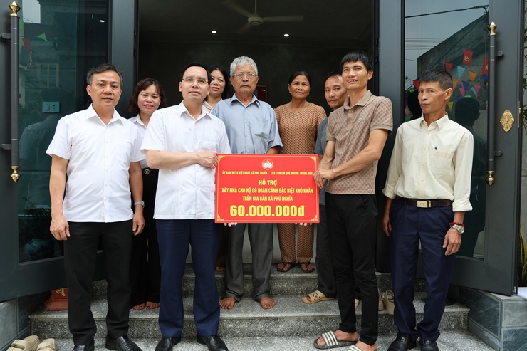 Mặt trận Tổ quốc Việt Nam xã Phú Nghĩa trao hỗ trợ kinh phí xây dựng nhà cho hộ anh Đào Văn Kiên ở thôn Trung Cao 1- Ảnh 2.