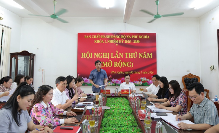 Hội nghị Ban chấp hành Đảng bộ xã Phú Nghĩa lần thứ Năm thảo luận, cho ý kiến đối với 04 nhóm nội dung quan trọng- Ảnh 1.