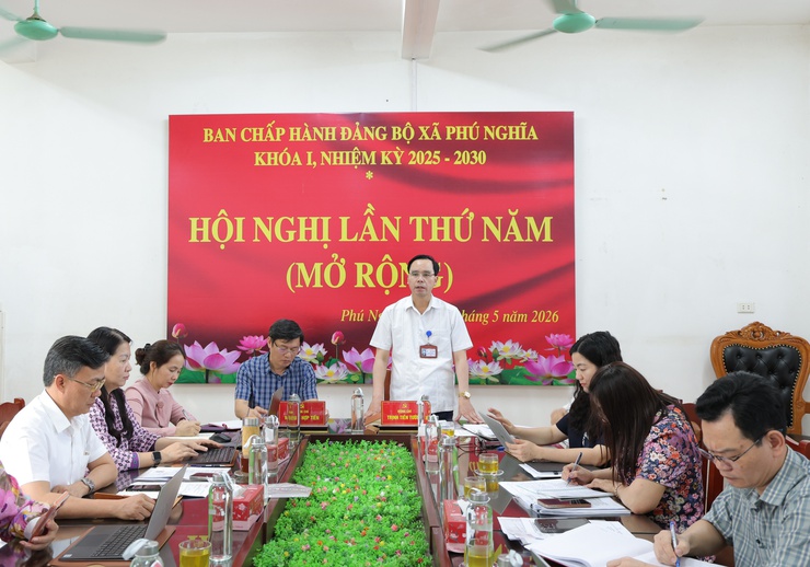 Hội nghị Ban chấp hành Đảng bộ xã Phú Nghĩa lần thứ Năm thảo luận, cho ý kiến đối với 04 nhóm nội dung quan trọng- Ảnh 10.