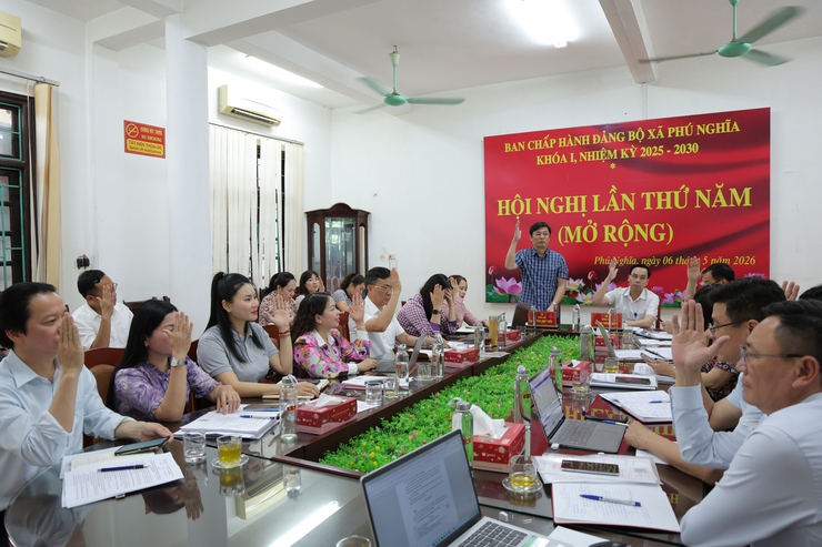 Hội nghị Ban chấp hành Đảng bộ xã Phú Nghĩa lần thứ Năm thảo luận, cho ý kiến đối với 04 nhóm nội dung quan trọng- Ảnh 9.