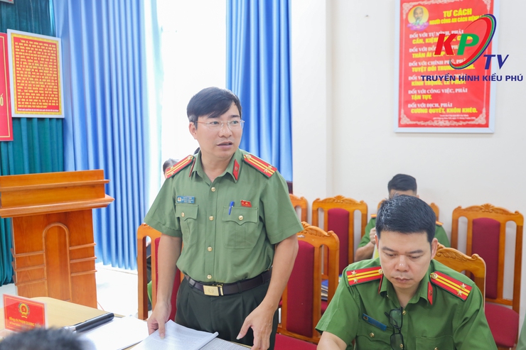 Cụm thi đua số 17 Công an thành phố Hà Nội toạ đàm nâng cao vai trò công an xã trong giải quyết “điểm nghẽn” của thành phố trên địa bàn.- Ảnh 4.