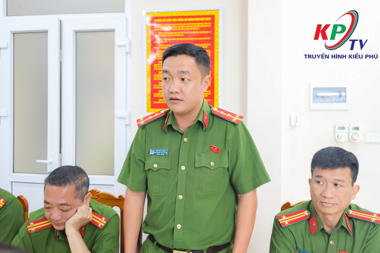 Cụm thi đua số 17 Công an thành phố Hà Nội toạ đàm nâng cao vai trò công an xã trong giải quyết “điểm nghẽn” của thành phố trên địa bàn.- Ảnh 5.