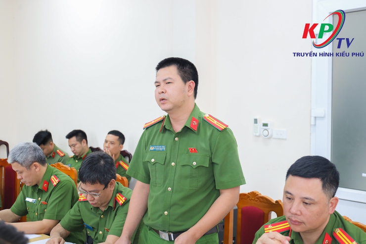 Cụm thi đua số 17 Công an thành phố Hà Nội toạ đàm nâng cao vai trò công an xã trong giải quyết “điểm nghẽn” của thành phố trên địa bàn.- Ảnh 6.