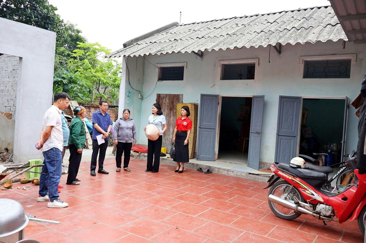 MTTQ xã Đoài Phương kiểm tra, khảo sát thực tế các hộ đề nghị hỗ trợ xây, sửa nhà năm 2026

- Ảnh 1.