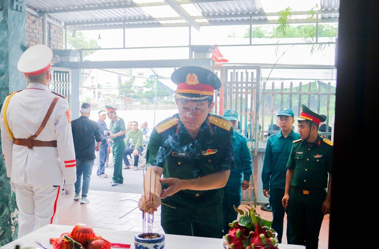 UBND xã Quốc Oai tổ chức Lễ phủ Quân kỳ, công bố Quyết định thành lập Ban Tổ chức Lễ đón nhận, truy điệu và an táng hài cốt Liệt sĩ Trần Văn Bằng- Ảnh 12.