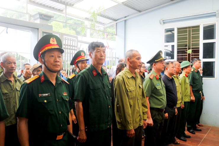 UBND xã Quốc Oai tổ chức Lễ phủ Quân kỳ, công bố Quyết định thành lập Ban Tổ chức Lễ đón nhận, truy điệu và an táng hài cốt Liệt sĩ Trần Văn Bằng- Ảnh 2.