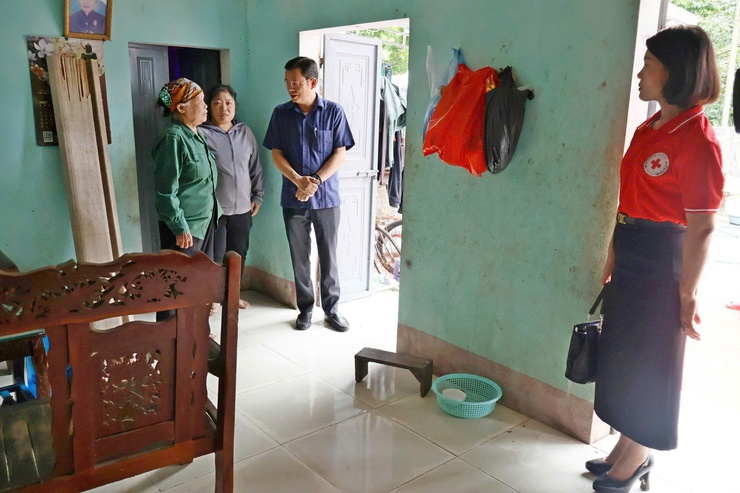 MTTQ xã Đoài Phương kiểm tra, khảo sát thực tế các hộ đề nghị hỗ trợ xây, sửa nhà năm 2026

- Ảnh 2.