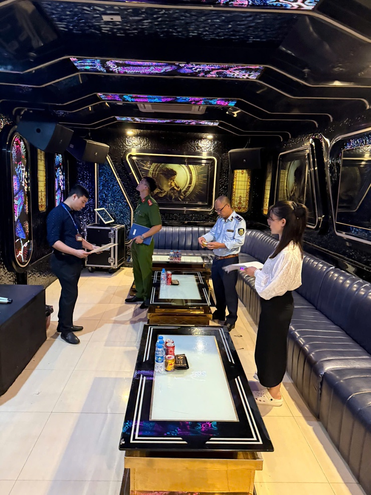 Phường Phú Diễn Tăng cường quản lý, kiểm soát chặt chẽ các cơ sở kinh doanh có điều kiện trên địa bàn Phường- Ảnh 3.