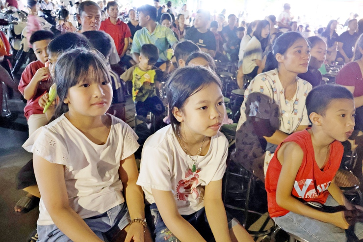 Người dân Đoài Phương lắng đọng cảm xúc với phim “Địa đạo: Mặt trời trong bóng tối”- Ảnh 2.