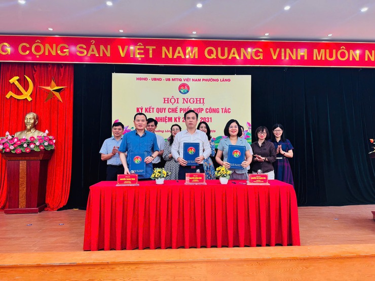 HĐND - UBND - ỦY BAN MTTQ VIỆT NAM PHƯỜNG LÁNG KÝ KẾT CHƯƠNG TRÌNH PHỐI HỢP CÔNG TÁC NHIỆM KỲ 2026 – 2031- Ảnh 1.