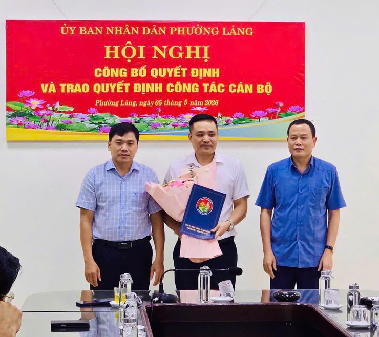 UBND PHƯỜNG LÁNG TỔ CHỨC HỘI CÔNG BỐ VÀ TRAO QUYẾT ĐỊNH BỔ NHIỆM PHÓ CHÁNH VĂN PHÒNG HĐND VÀ UBND PHƯỜNG     - Ảnh 1.