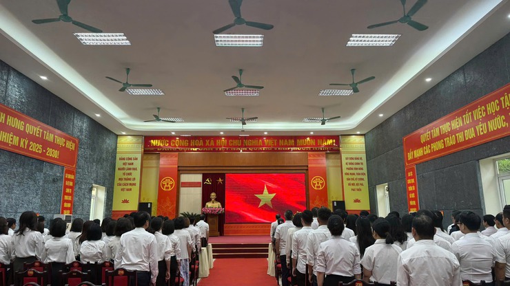 Phường Vĩnh Hưng tổ chức Lễ chào cờ sinh hoạt đầu tháng 5/2026- Ảnh 1.