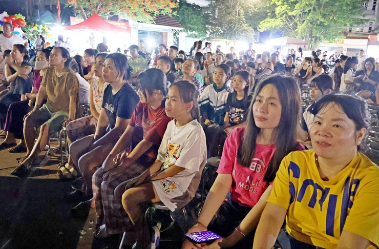 Người dân Đoài Phương lắng đọng cảm xúc với phim “Địa đạo: Mặt trời trong bóng tối”- Ảnh 3.