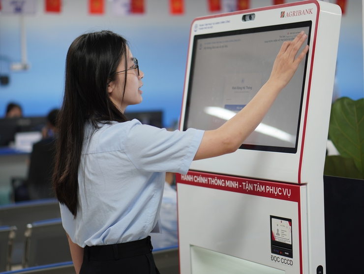 KIOSK hành chính công thông minh: Thúc đẩy chuyển đổi số, nâng cao chất lượng phục vụ người dân- Ảnh 1.