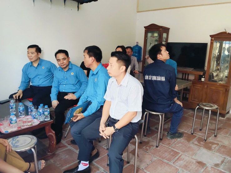 CÔNG ĐOÀN XÃ NỘI BÀI BÀN GIAO “MÁI ẤM CÔNG ĐOÀN” CHO CÔNG NHÂN CÓ HOÀN CẢNH KHÓ KHĂN- Ảnh 1.