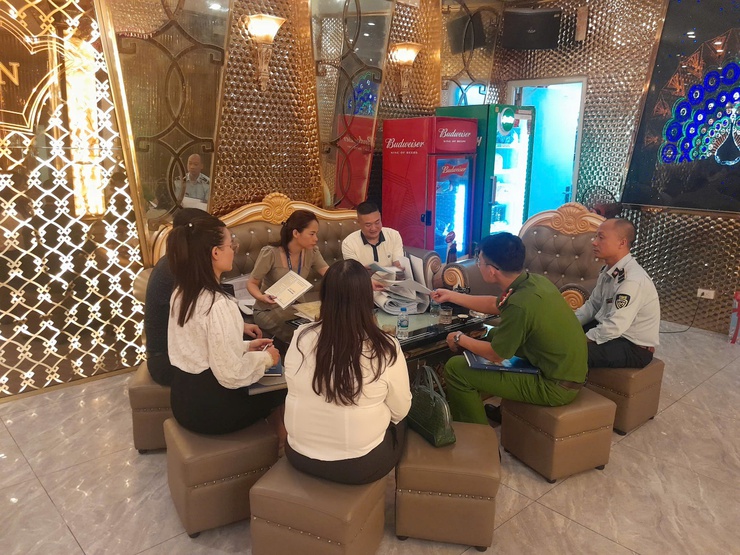 Phường Phú Diễn Tăng cường quản lý, kiểm soát chặt chẽ các cơ sở kinh doanh có điều kiện trên địa bàn Phường- Ảnh 1.