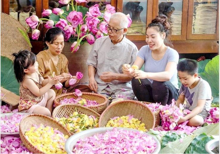 Phường Tây Hồ tổ chức Cuộc thi vẽ tranh thiếu nhi với chủ đề “Ông bà trong trái tim em”.- Ảnh 1.