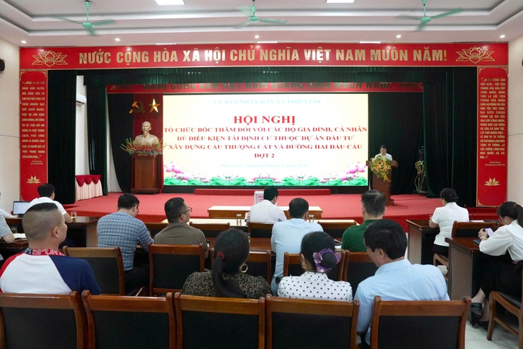 Thiên Lộc: 6/6 hộ dân bốc thăm tái định cư dự án cầu Thượng Cát, đảm bảo công khai, minh bạch- Ảnh 1.