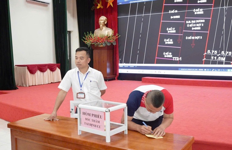 Thiên Lộc: 6/6 hộ dân bốc thăm tái định cư dự án cầu Thượng Cát, đảm bảo công khai, minh bạch- Ảnh 6.