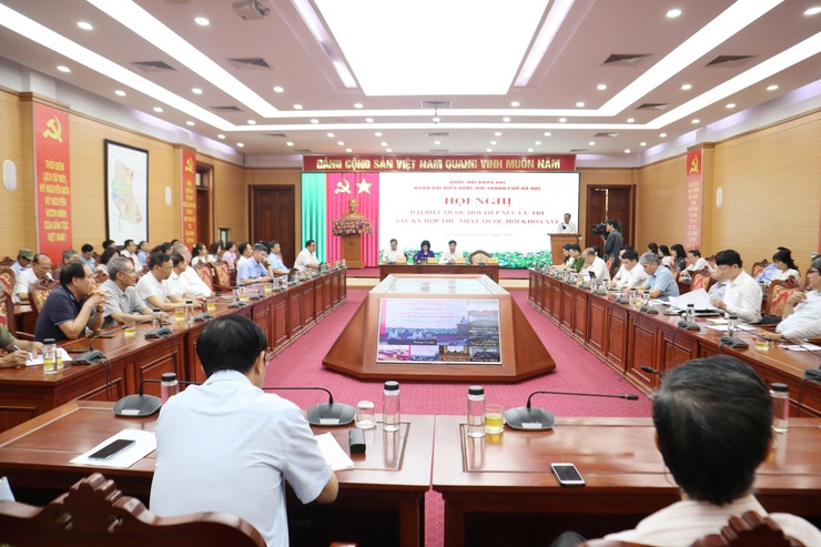 Đại biểu Quốc hội thành phố Hà Nội - Đơn vị bầu cử số 4 tiếp xúc cử tri sau kỳ họp thứ nhất

- Ảnh 1.