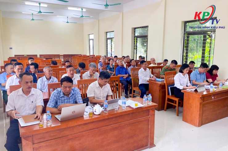 Đồng chí Phùng Huy Diễn- Phó Bí thư Đảng uỷ, Chủ tịch UBND xã dự sinh hoạt thường kỳ với Chi bộ Đảng thôn Ngọc Phúc- Ảnh 1.