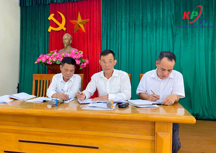 Đồng chí Phùng Huy Diễn- Phó Bí thư Đảng uỷ, Chủ tịch UBND xã dự sinh hoạt thường kỳ với Chi bộ Đảng thôn Ngọc Phúc- Ảnh 2.