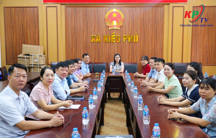 Đoàn đại biểu Quốc hội thuộc đơn vị bầu cử số 09 thành phố Hà Nội tiếp xúc với cử tri sau kỳ họp thứ I, Quốc hội khóa XVI- Ảnh 2.