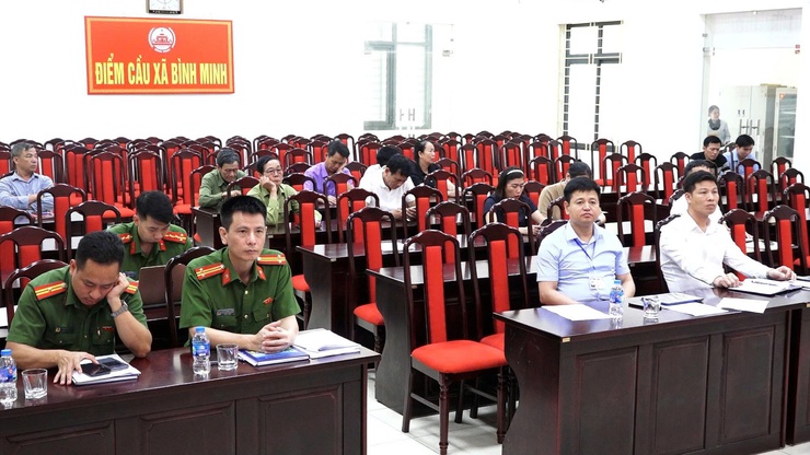 Hội nghị thông qua kế hoạch hoạt động và phân công nhiệm vụ thành viên, tổ kiểm tra rà soát, lập hồ sơ, xử lý vi phạm về PCCC và CNCH trên địa bàn xã Bình Minh- Ảnh 1.