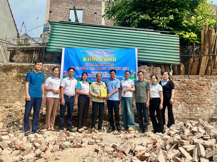 Hội LHPN xã Bất Bạt: Khởi công xây dựng “Mái ấm tình thương” – ấm áp nghĩa tình tại thôn Tòng Lệnh 1- Ảnh 1.