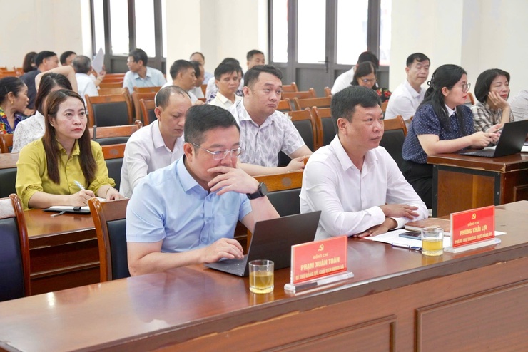 Đại biểu Quốc hội khóa XVI - Đơn vị bầu cử số 10 tiếp xúc cử tri sau kỳ họp thứ nhất của Quốc hội- Ảnh 2.