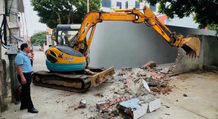 THÔN DUM GÓP SỨC LAN TỎA PHONG TRÀO HIẾN ĐẤT MỞ ĐƯỜNG TẠI XÃ PHÚC THỌ- Ảnh 5.