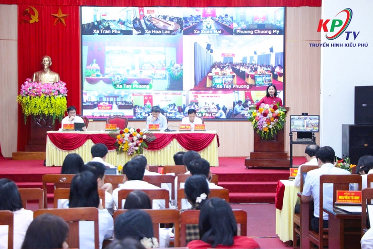 Đoàn đại biểu Quốc hội thuộc đơn vị bầu cử số 09 thành phố Hà Nội tiếp xúc với cử tri sau kỳ họp thứ I, Quốc hội khóa XVI- Ảnh 1.