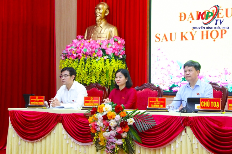 Đoàn đại biểu Quốc hội thuộc đơn vị bầu cử số 09 thành phố Hà Nội tiếp xúc với cử tri sau kỳ họp thứ I, Quốc hội khóa XVI- Ảnh 4.