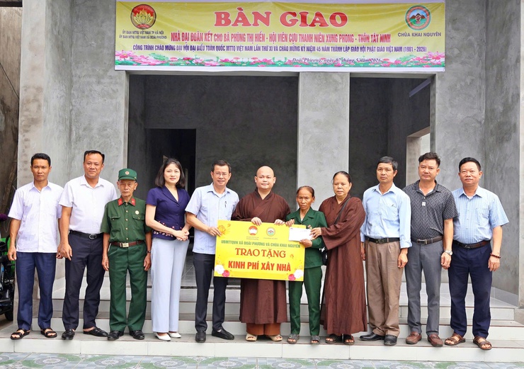 Xã Đoài Phương bàn giao nhà Đại đoàn kết chào mừng Đại hội đại biểu toàn quốc MTTQ Việt Nam lần thứ XI - Ảnh 1.