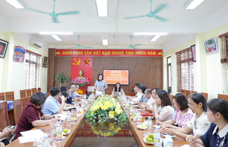 Đoàn kiểm tra của Sở Giáo dục và Đào tạo Hà Nội kiểm tra công tác chuyên môn đối với các trường Tiểu học trên địa bàn xã Phú Nghĩa- Ảnh 1.