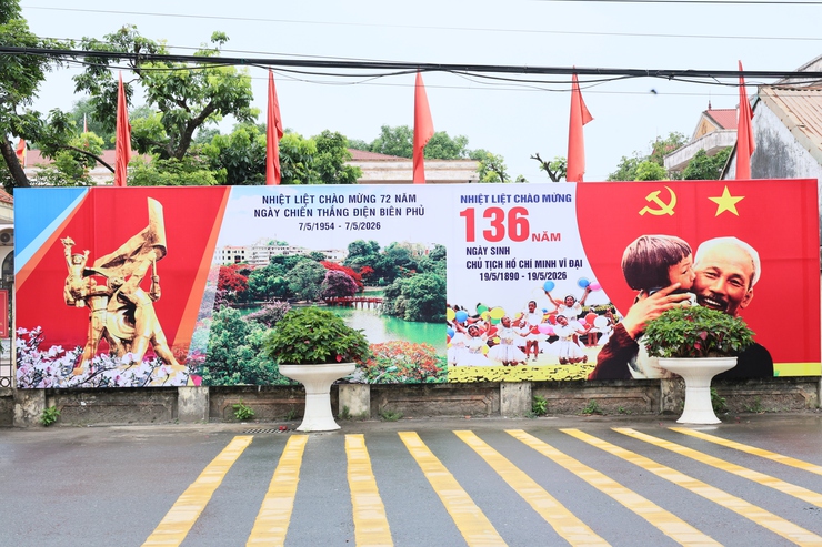 Quảng Bị rực rỡ cờ hoa chào mừng kỷ niệm 136 năm Ngày sinh Chủ tịch Hồ Chí Minh và 72 năm Chiến thắng Điện Biên Phủ- Ảnh 6.