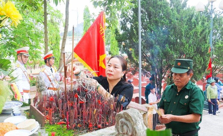 UBND xã Quốc Oai tổ chức Lễ truy điệu và an táng hài cốt Liệt sĩ Trần Văn Bằng- Ảnh 13.