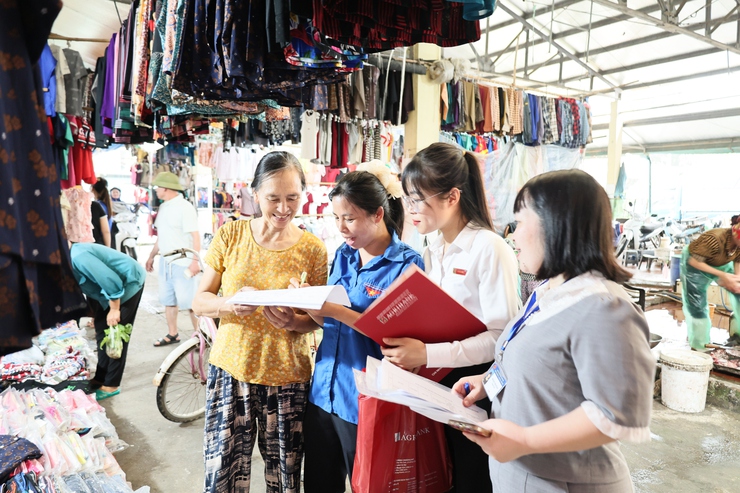Quảng Bị triển khai mô hình “Chợ thông minh 4.0 – không dùng tiền mặt” tại chợ - Ảnh 4.