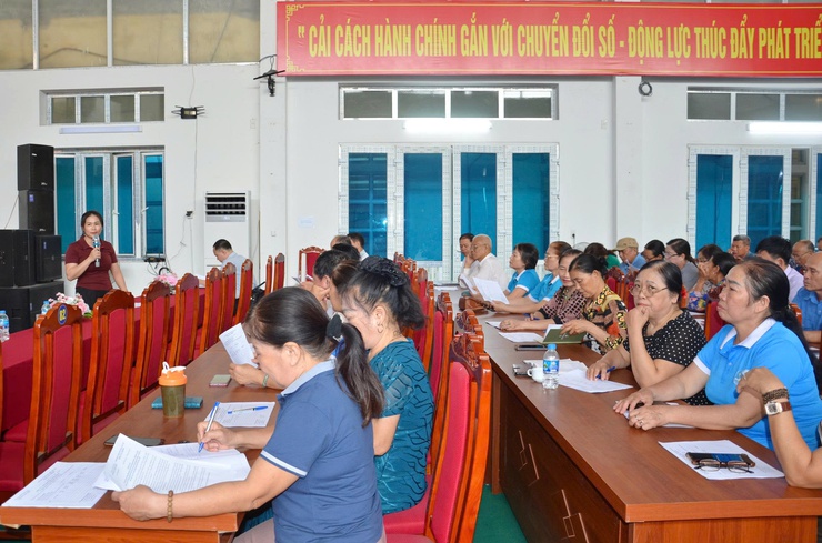 Ủy ban MTTQ Việt Nam phường Tùng Thiện hướng dẫn cách thức ghi phiếu lấy ý kiến lựa chọn, lập danh sách các hộ sản xuất nông nghiệp, kinh doanh dịch vụ trên địa bàn- Ảnh 1.