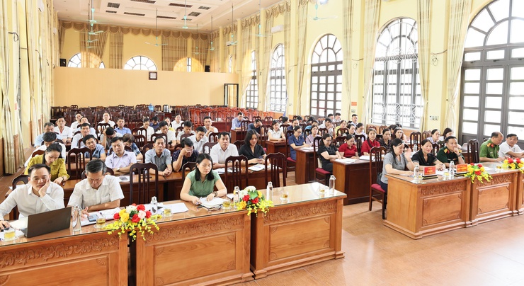 UBND xã Quảng Bị giao ban đánh giá kết quả thực hiện nhiệm vụ tháng 4, triển khai phương hướng, nhiệm vụ trọng tâm tháng 5/2026- Ảnh 1.