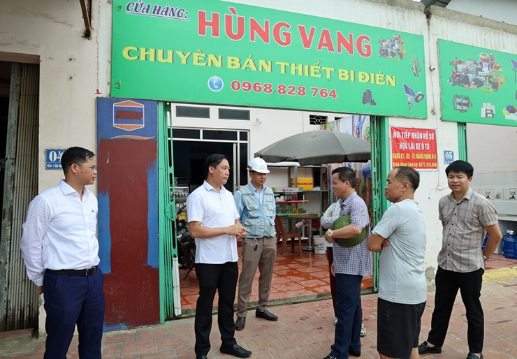 Chủ tịch UBND xã Xuân Mai Nguyễn Anh Đức kiểm tra tiến độ thi công và công tác phối hợp thực hiện Dự án cải tạo, nâng cấp Quốc lộ 6- Ảnh 6.