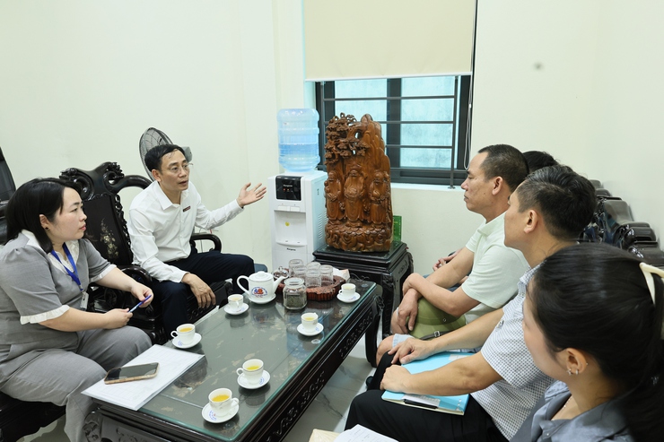 Quảng Bị triển khai mô hình “Chợ thông minh 4.0 – không dùng tiền mặt” tại chợ - Ảnh 1.