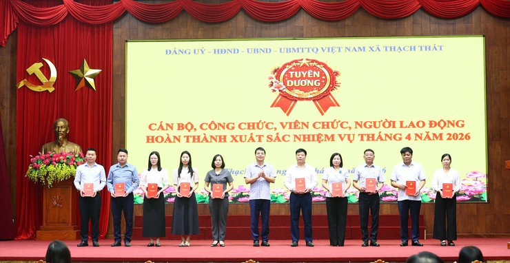Thạch Thất: Chào cờ đầu tháng, đánh giá kết quả tháng 4 và triển khai nhiệm vụ trọng tâm tháng 5/2026- Ảnh 2.